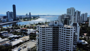 Гостиница Meriton On Main Beach  Серферс-Парадайс